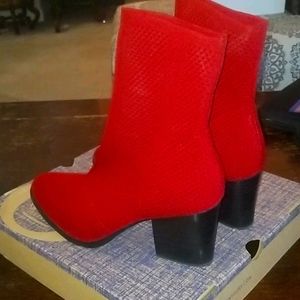 Size 11 Born Red Never Worn